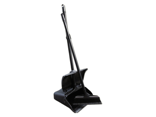 Self-Closing Dustpan